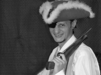 Korsan Kostümleriyle